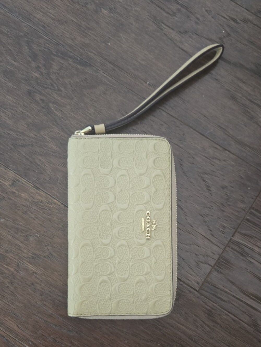 Coach Signature Debossed Patent Leather Corner Zip Wristlet Wallet Retail $88